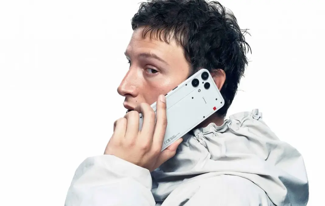 Nothing Phone (3a) Lite ponsel entry-level pertama dengan desain belakang transparan khas Nothing dan lampu Glyph