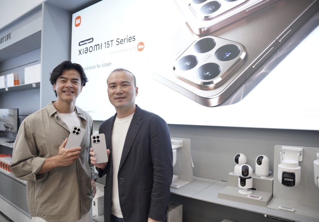 Antrian panjang pembeli Xiaomi 15T Series di Xiaomi Store Mall Kota Kasablanka Jakarta pada penjualan perdana 4 Oktober 2025