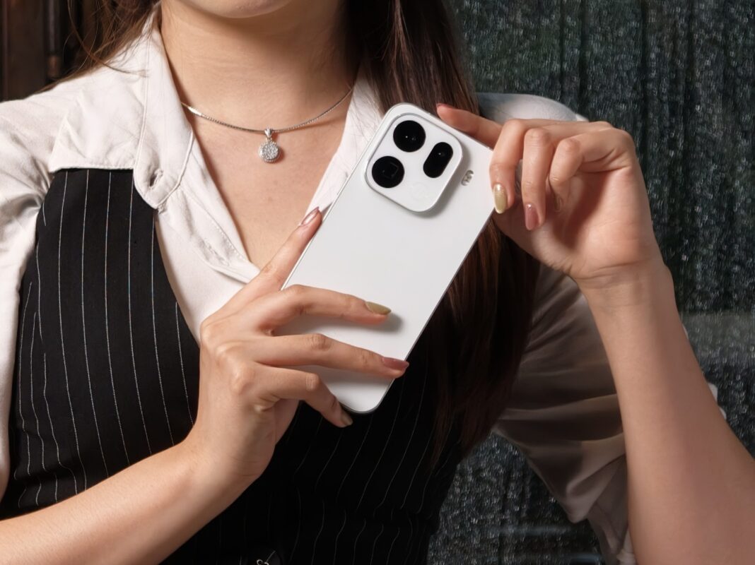 OPPO Find X9 Series smartphone flagship dengan desain premium dan layar lengkung, menampilkan chipset MediaTek Dimensity 9500 dan baterai berkapasitas besar