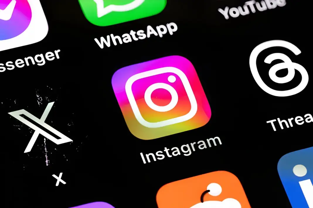 Ilustrasi tampilan smartphone dengan aplikasi Instagram terbuka menunjukkan menu keamanan akun