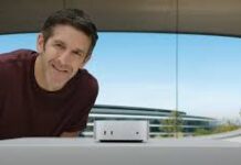 John Ternus, Wakil Presiden Senior di Bidang Rekayasa Perangkat Keras Apple dianggap sebagai calon paling kuat untuk menggantikan posisi Cook.