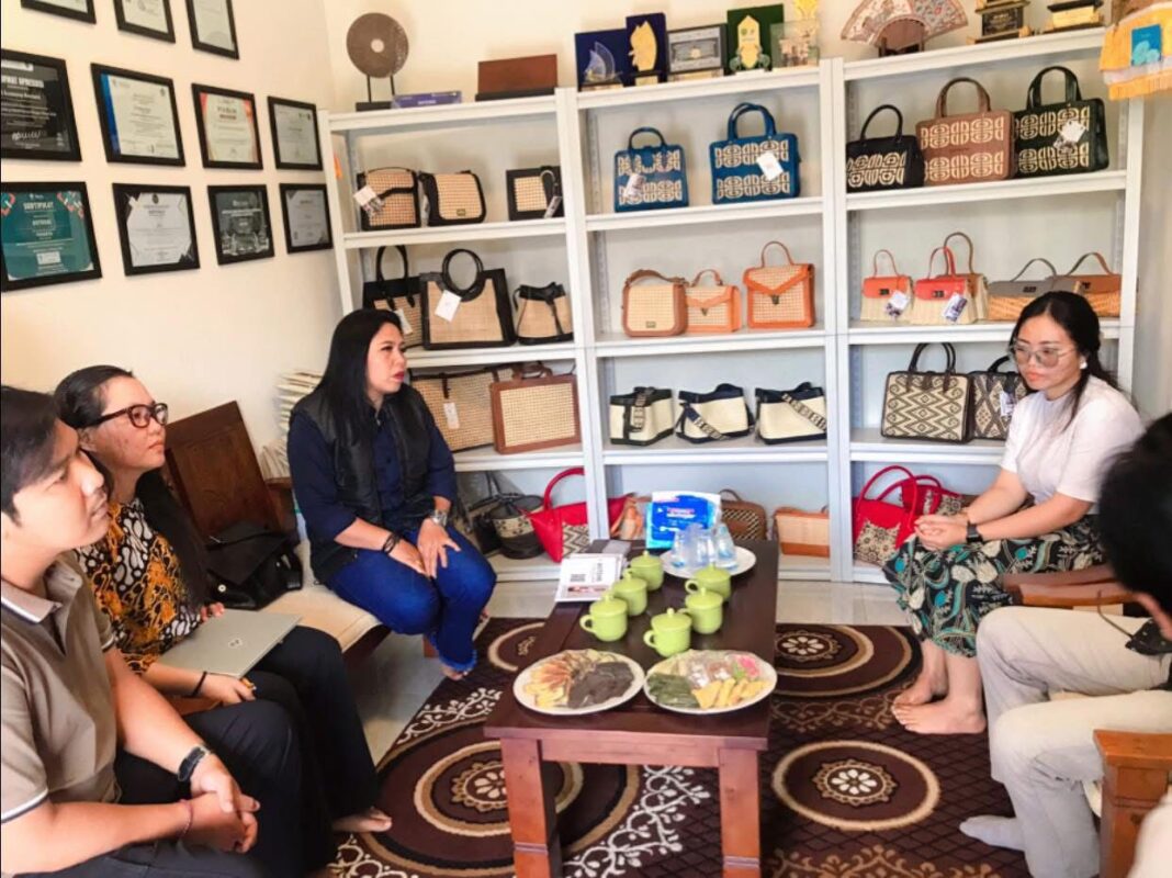 Fasilitator Rumah BUMN Telkom Percepat Digitalisasi UMKM Binaan