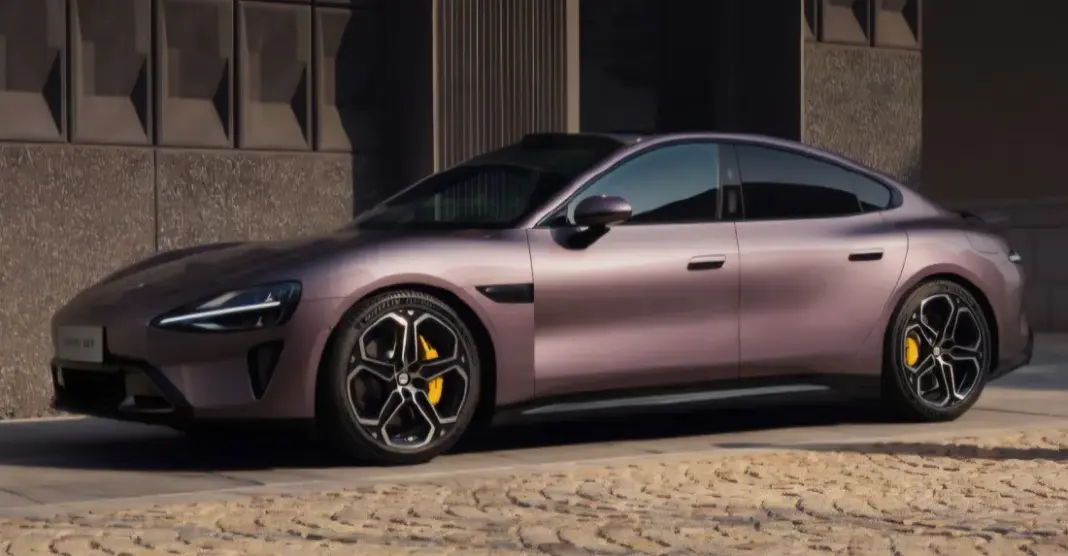 Grafik pertumbuhan penjualan kendaraan listrik Xiaomi EV dengan pencapaian 40.000 unit bulanan