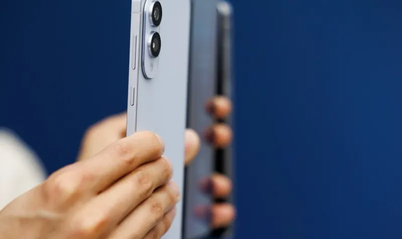 Desain tipis TECNO Spark Slim dengan baterai besar 5.200 mAh