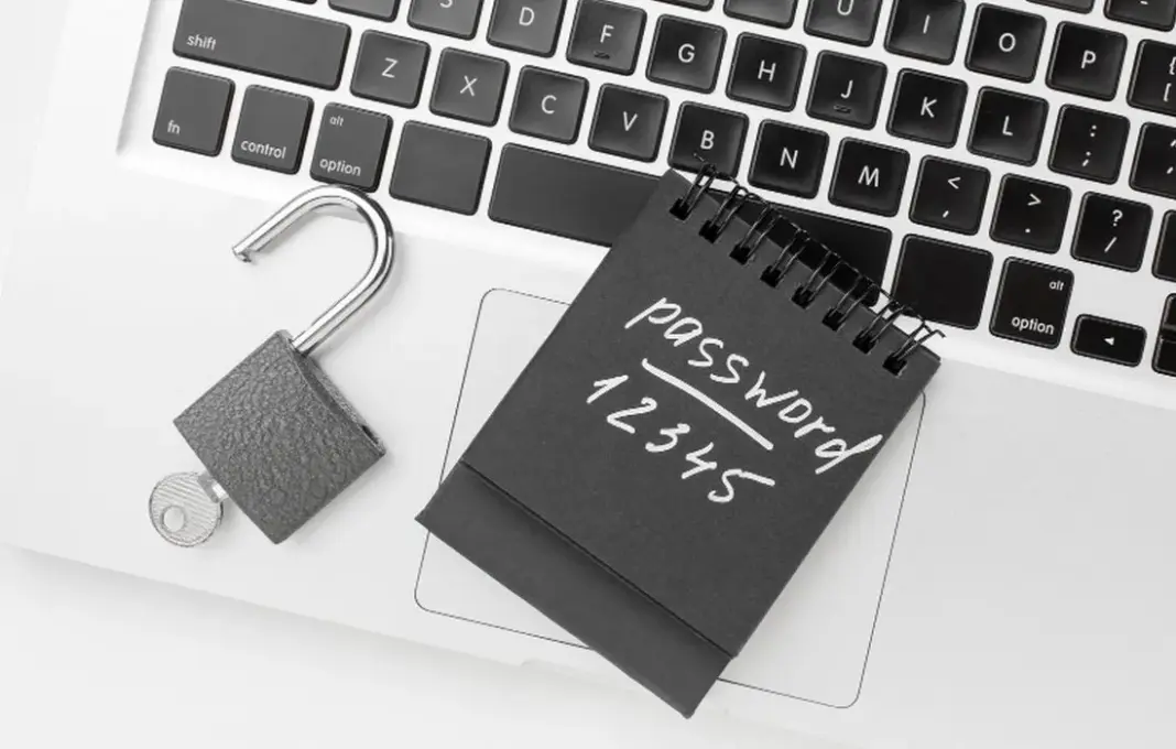 Ilustrasi one time password atau kata sandi sekali pakai di layar smartphone modern