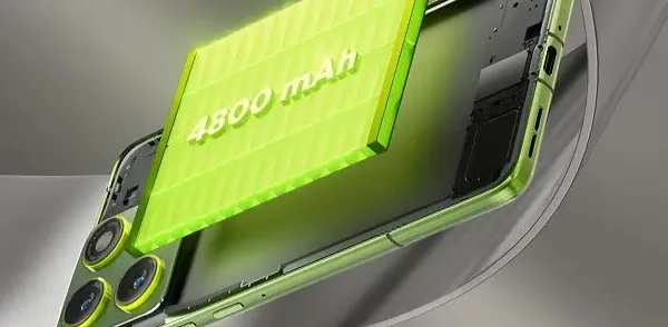 green Motorola Edge 70 showing its battery capacity