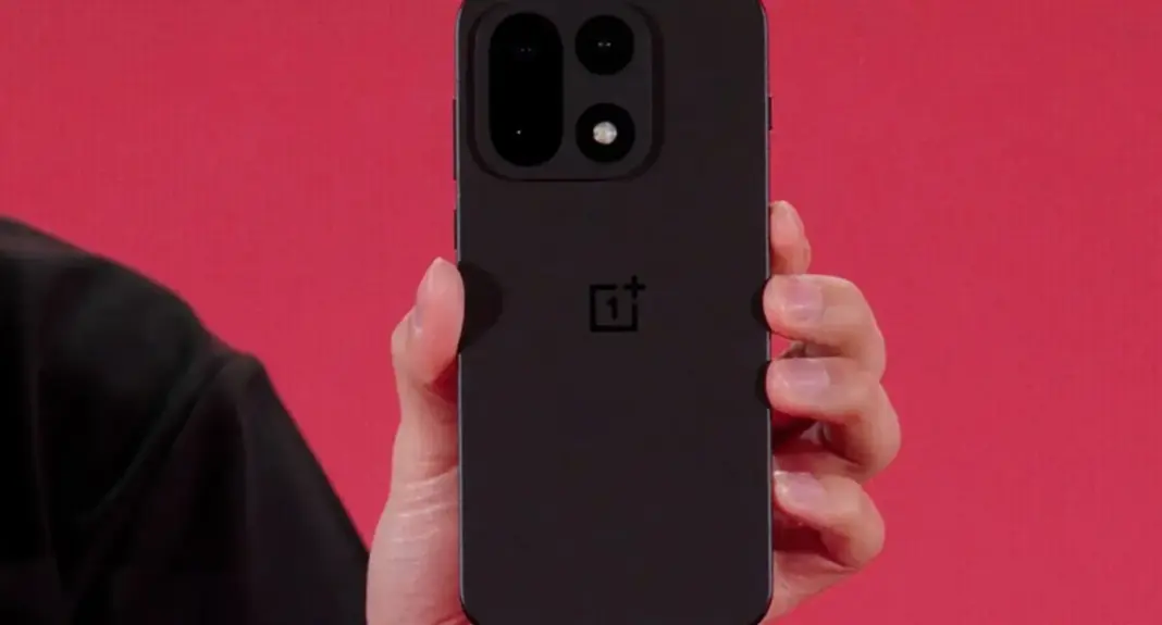 OnePlus 15 pertama kali terlihat di acara puncak Qualcomm Summit dengan desain premium dan fitur gaming