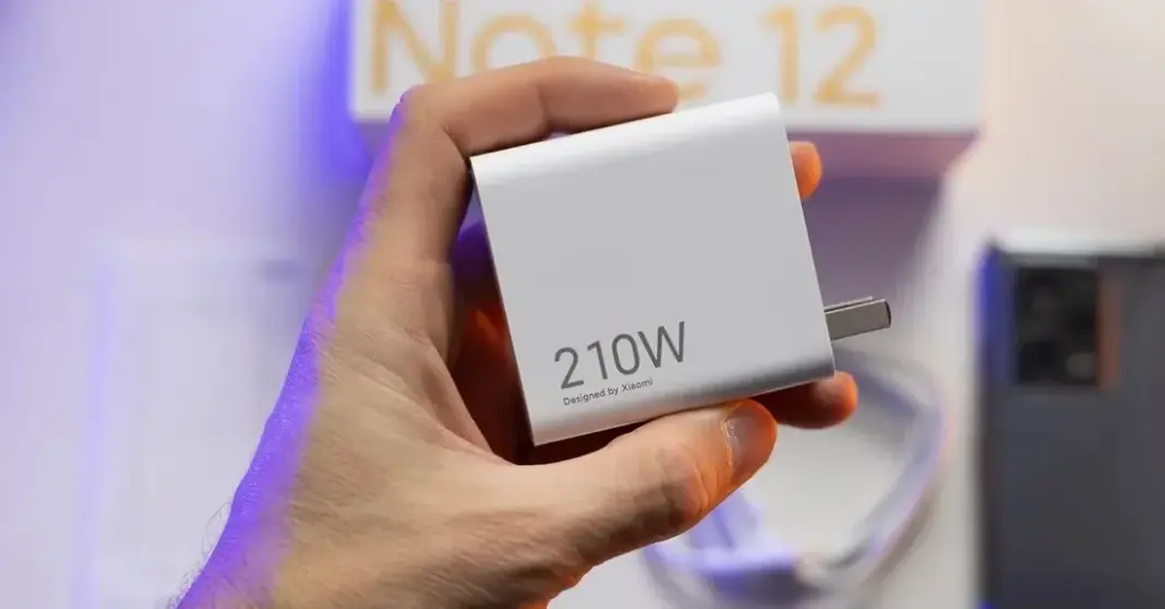 Perbandingan kecepatan pengisian daya OnePlus 15 dan iPhone 17 Pro Max dengan ilustrasi teknologi fast charging