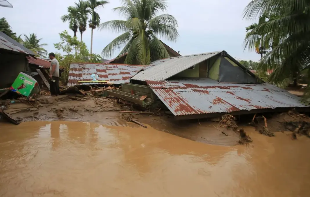 Banjir bandang melanda permukiman warga di Sumatera Utara yang mengakibatkan gangguan infrastruktur telekomunikasi