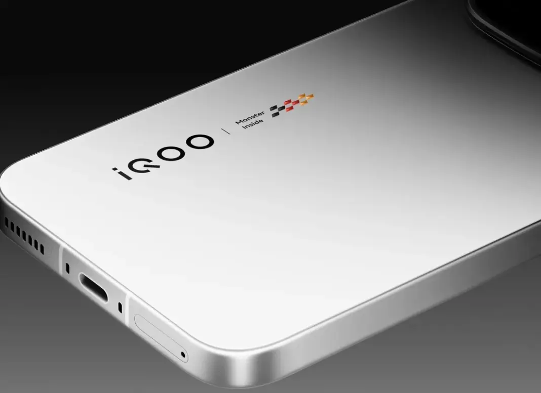 Smartphone iQOO 15 dengan desain premium dan chipset Snapdragon 8 Elite Gen 5