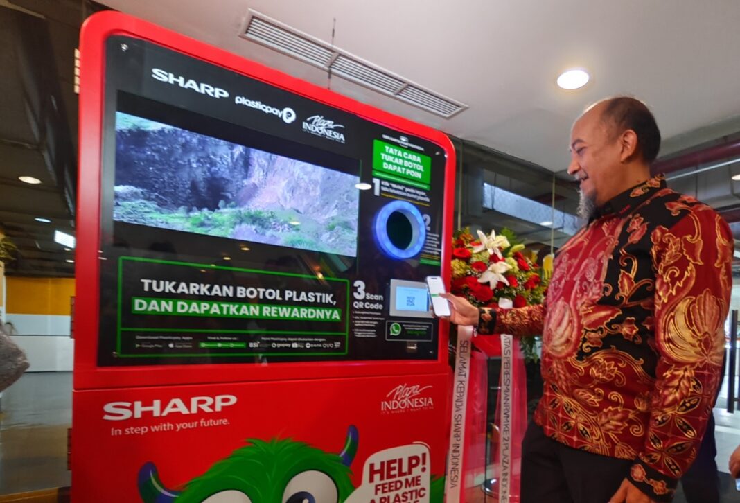 Sharp Turut Kurangi Sampah Plastik Lewat Peresmian Mesin RVM di Plaza Indonesia