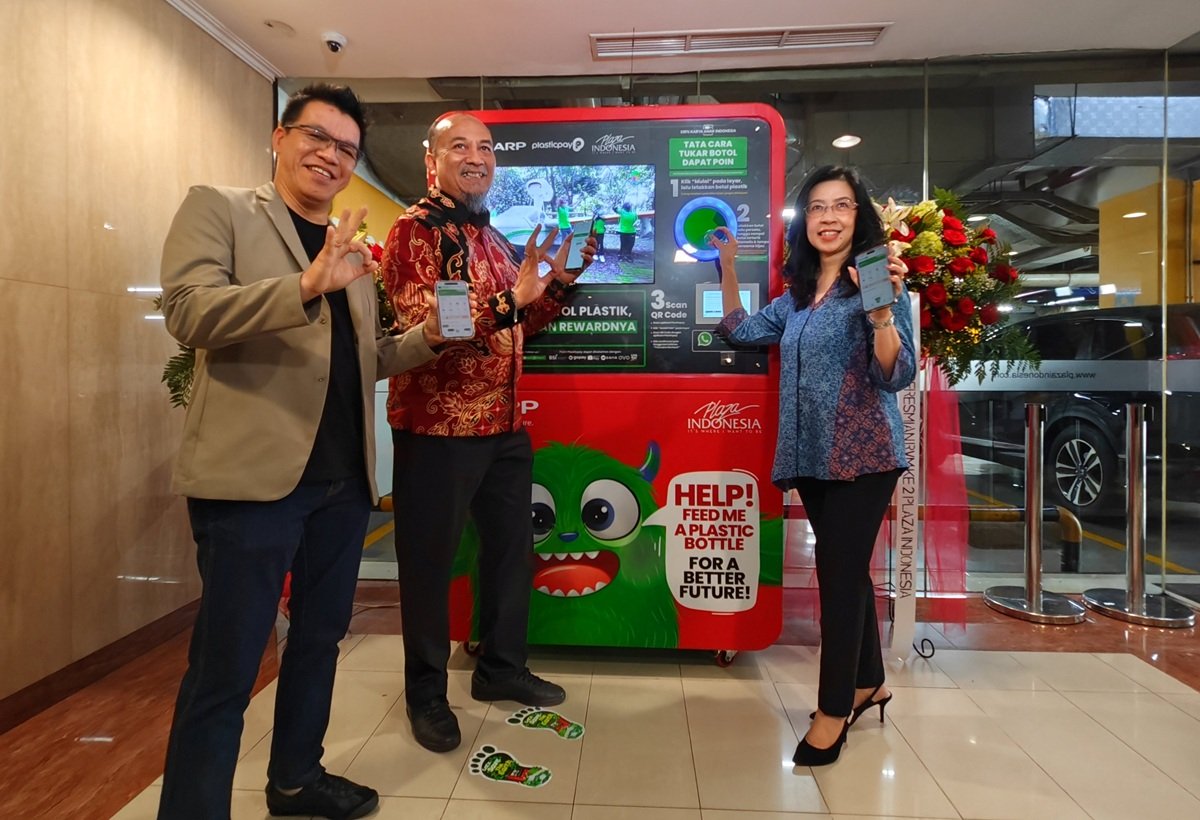 Sharp Turut Kurangi Sampah Plastik Lewat Peresmian Mesin RVM di Plaza Indonesia