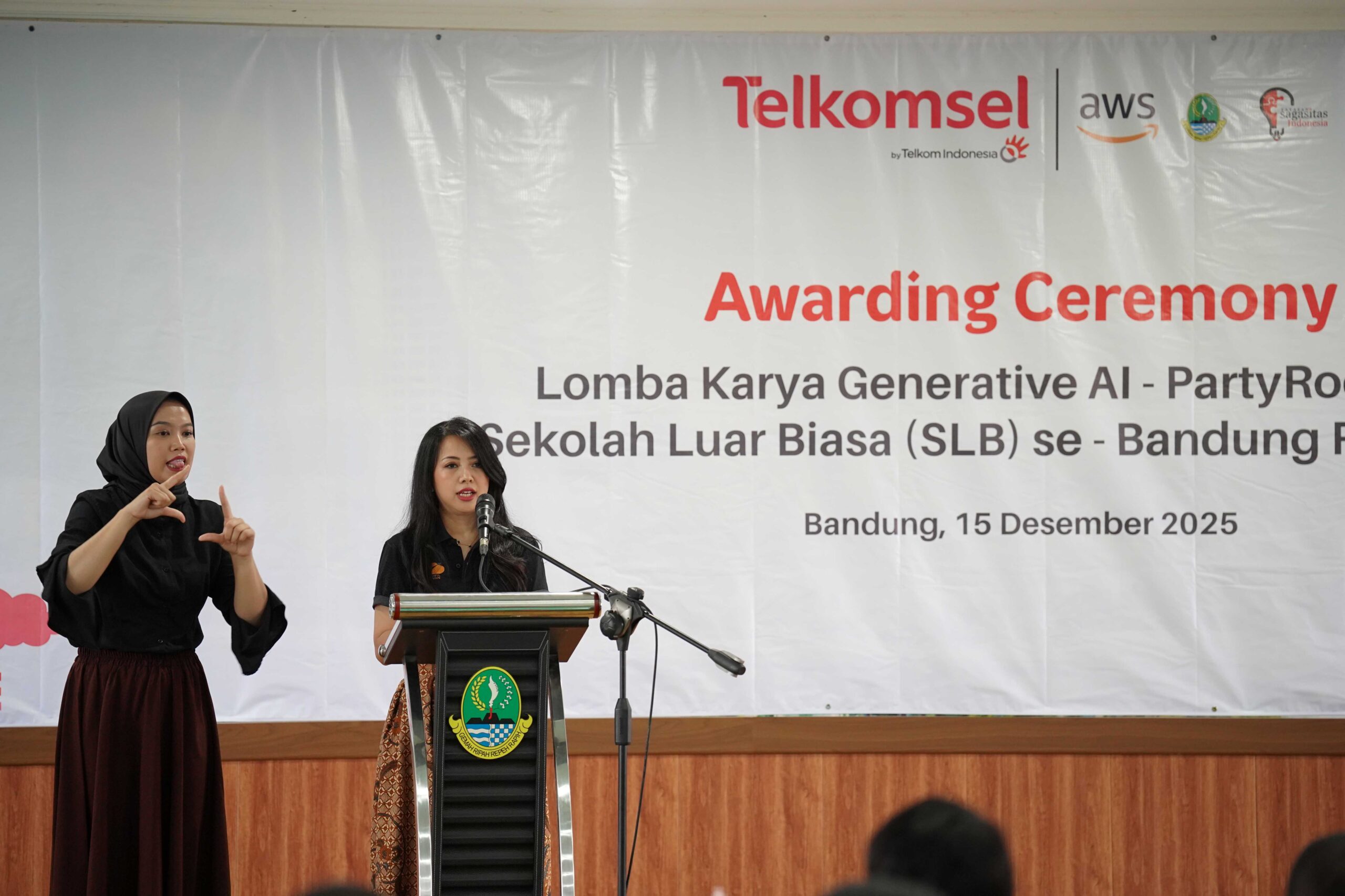 Content image for article: Telkomsel dan AWS Cetak 750 Talenta Disabilitas Mahir Cloud dan AI