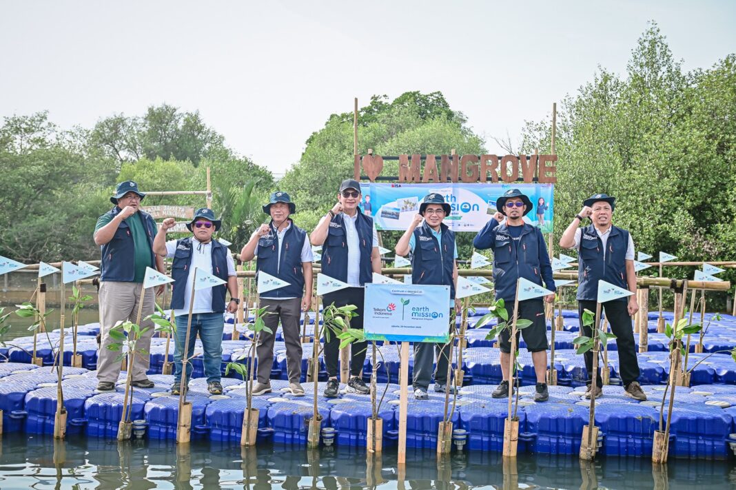 Telkom Earth Mission: Karyawan Sukarela Lestarikan Mangrove Jakarta Utara