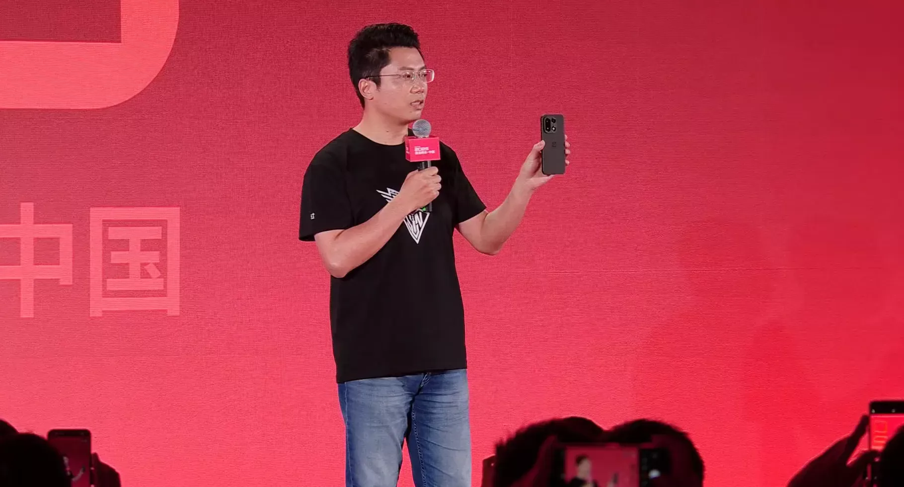 OnePlus 15 shows off at Qualcomm Snapdragon Summit 2025