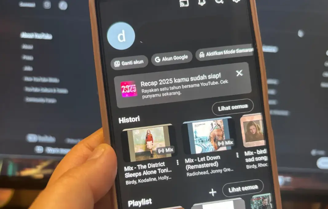 Ilustrasi tampilan YouTube Recap 2025 yang menampilkan statistik tontonan di ponsel Android
