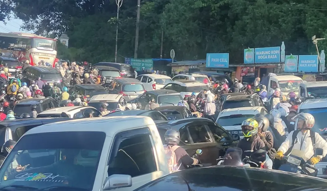 Ilustrasi kemacetan lalu lintas di jalan tol saat musim liburan