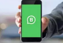 Ilustrasi aplikasi WhatsApp Business (WhatsApp Bisnis) di smartphone dengan ikon percakapan dan bisnis.