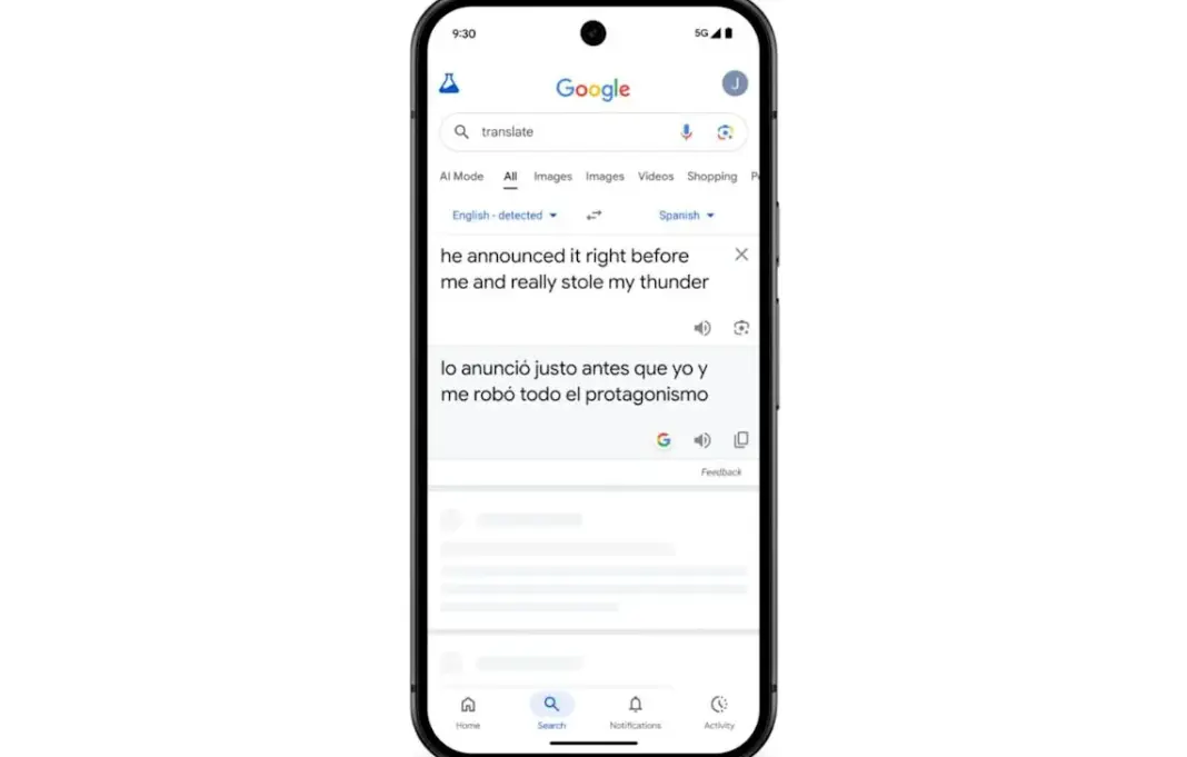 Ilustrasi aplikasi Google Translate di smartphone dengan ikon AI Gemini, simbol terjemahan bahasa yang lebih cerdas dan kontekstual.