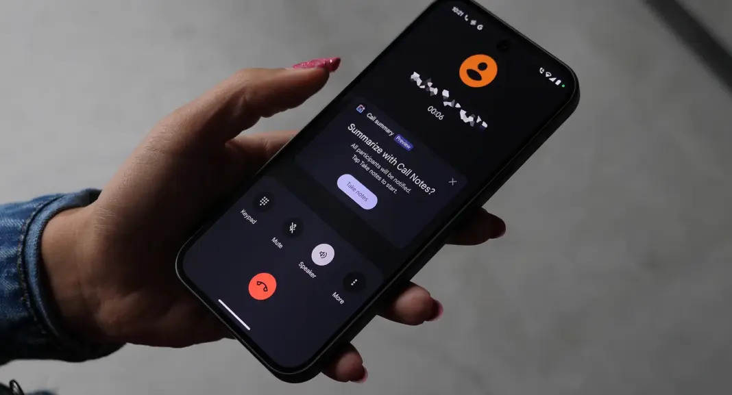 Tampilan antarmuka Call Notes yang menampilkan ringkasan dan transkrip percakapan telepon di Google Pixel 9 Pro