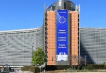 Pengembang Eropa Protes Komisi Apple Gedung markas Komisi Eropa di Brussels, simbol regulator yang didesak bertindak atas kebijakan Apple