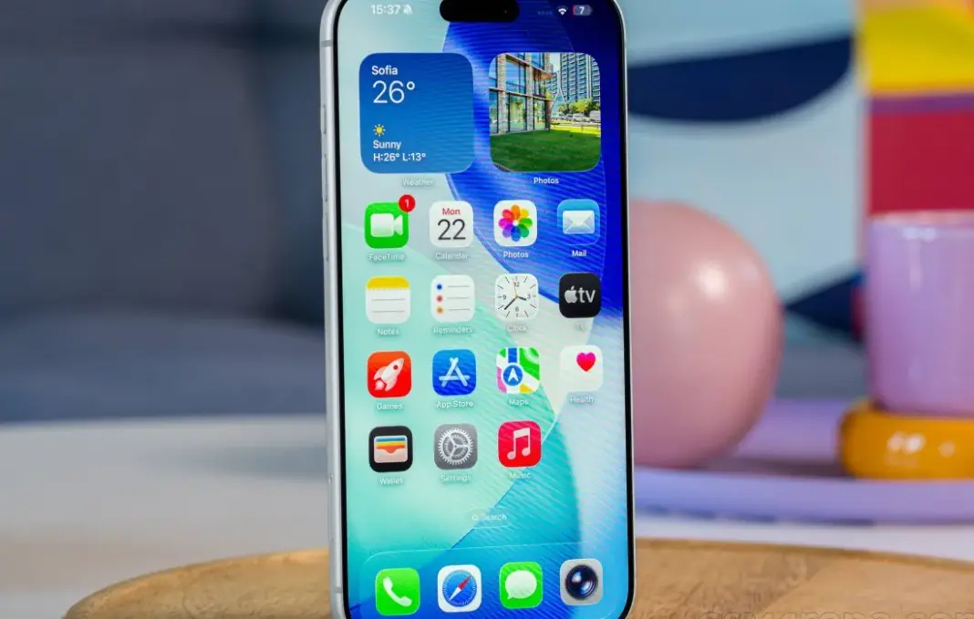Layar iPhone menampilkan menu pengaturan update software untuk iOS 26.3 beta