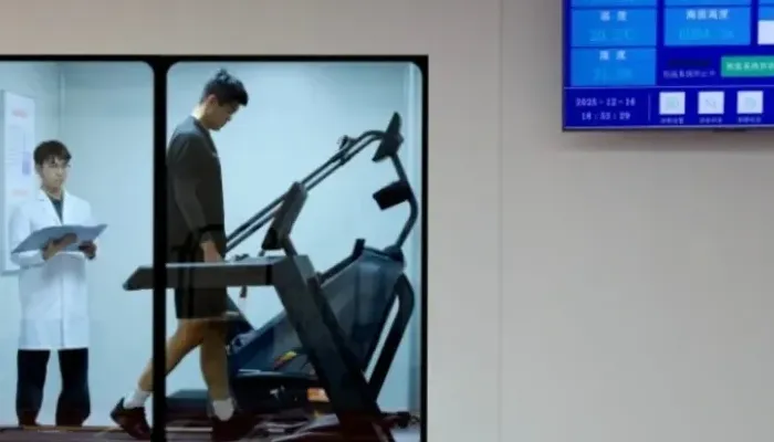 Simulasi aktivitas atletik di salah satu zona pengujian di Xiaomi Sports and Health Lab