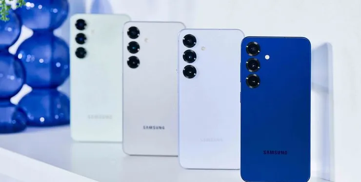 Row of Samsung Galaxy S25 phones
