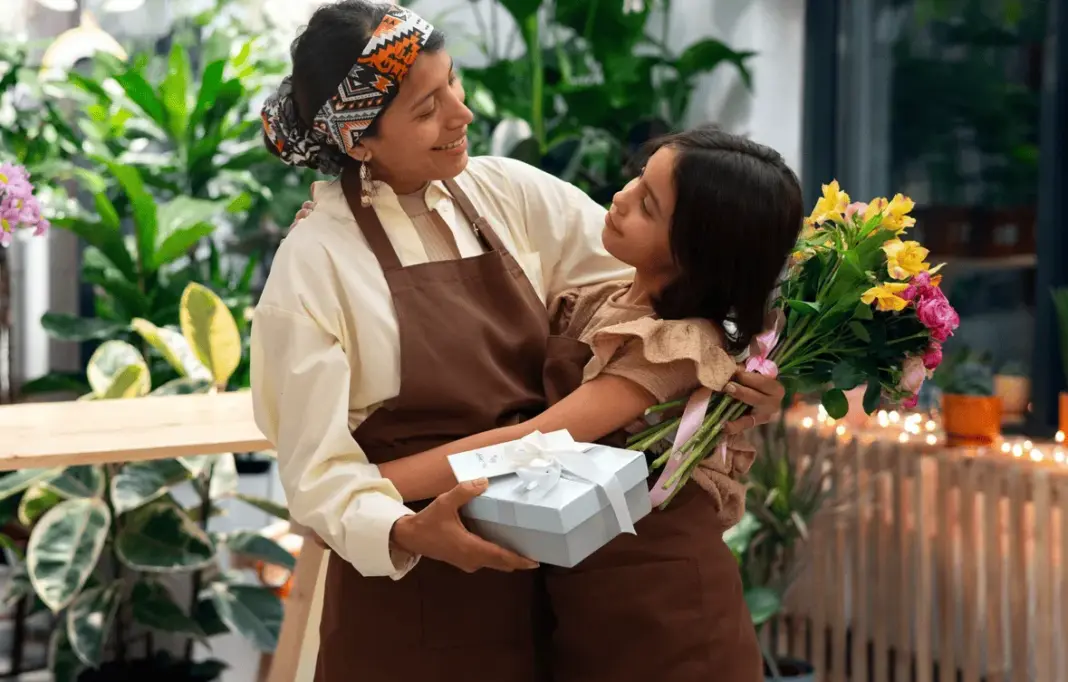 Kumpulan kartu ucapan dan tulisan tangan bertema selamat Hari Ibu yang penuh warna dan kehangatan.