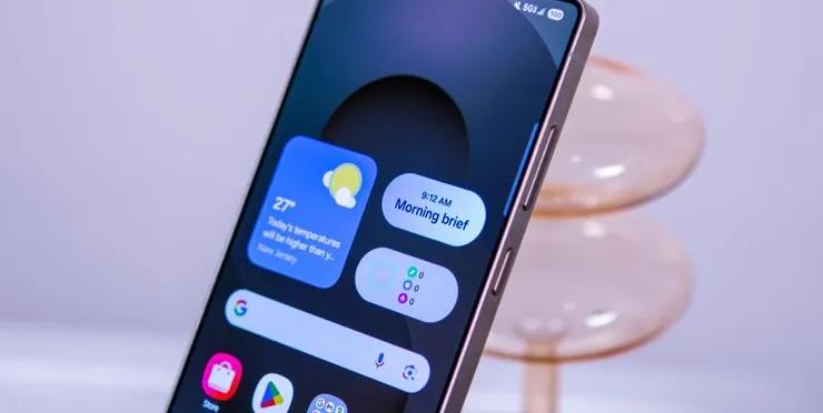 Morning Brief Home Screen widget on Galaxy S25 Ultra