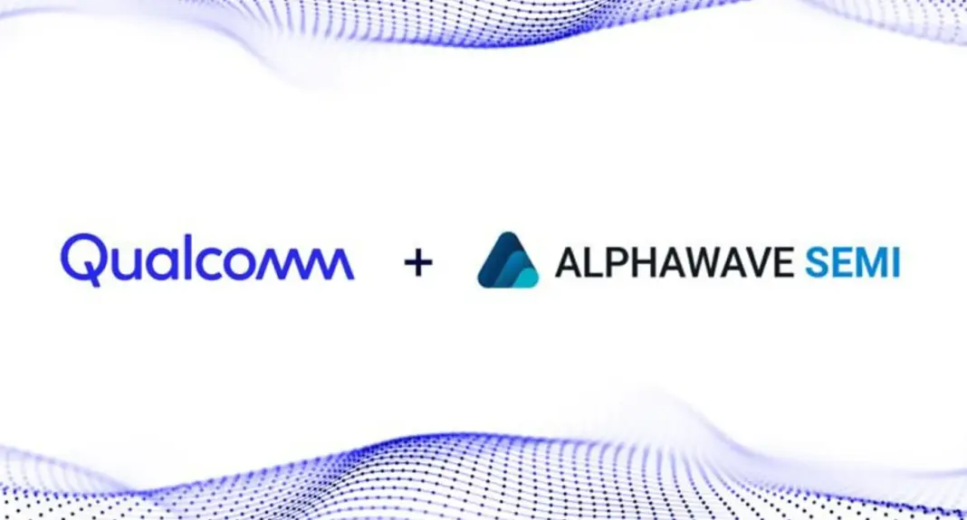 Logo Qualcomm dan Alphawave Semi bergabung, simbol akuisisi strategis di teknologi konektivitas data center AI