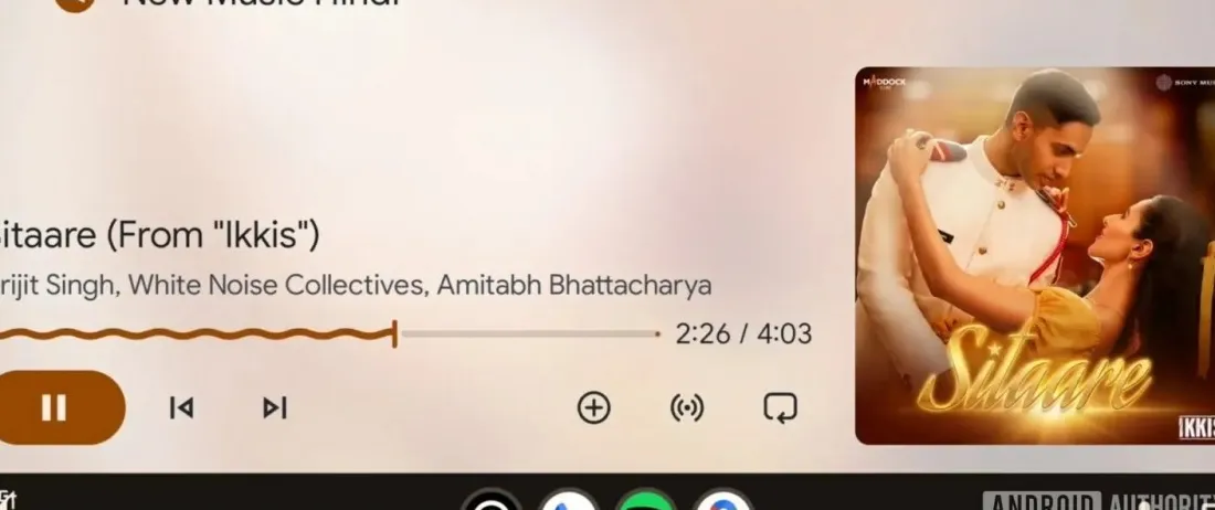 Ilustrasi antarmuka Android Auto dengan pemutar media yang didesain ulang