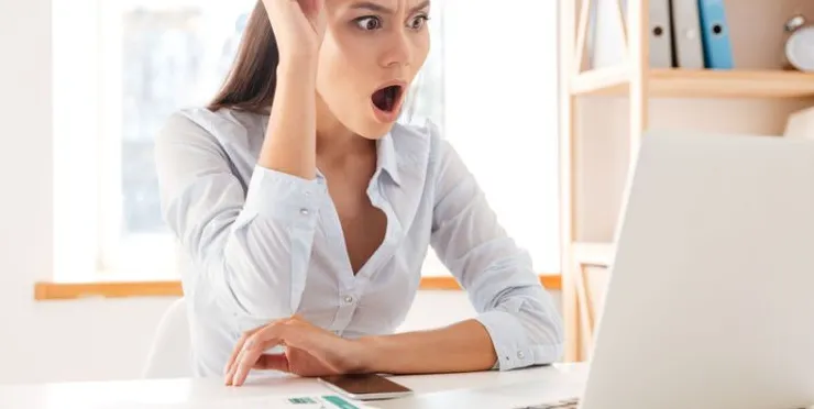 shocked woman at laptop