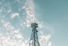 Ada Posko Jaringan Telekomunikasi Selama Libur Lebaran, Apa Saja Fungsinya? Ilustrasi kilas balik atau kaleidoskop peristiwa telekomunikasi Indonesia tahun 2025