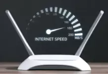 Grafik pertumbuhan kecepatan internet mobile Indonesia menembus 50 Mbps di akhir tahun 2025 dengan latar peta digital ASEAN.