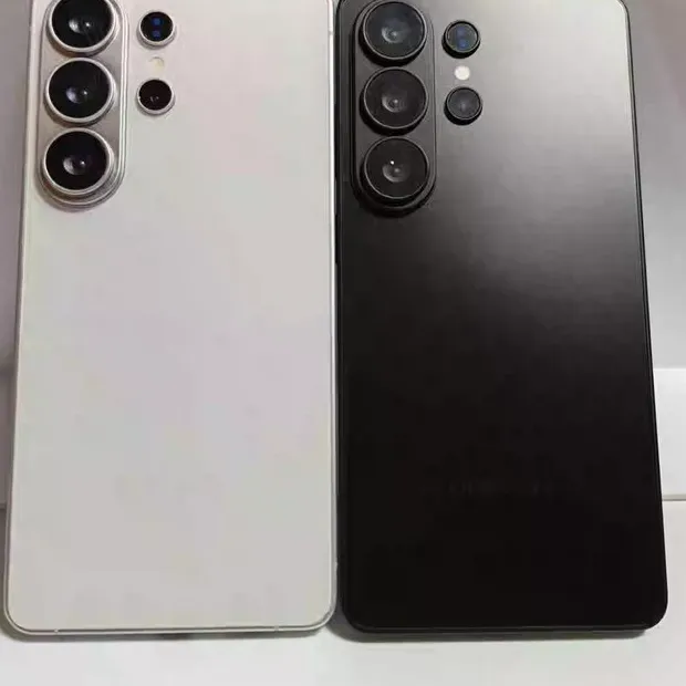 Perbandingan desain Samsung Galaxy S26 Ultra dan Galaxy S26 reguler