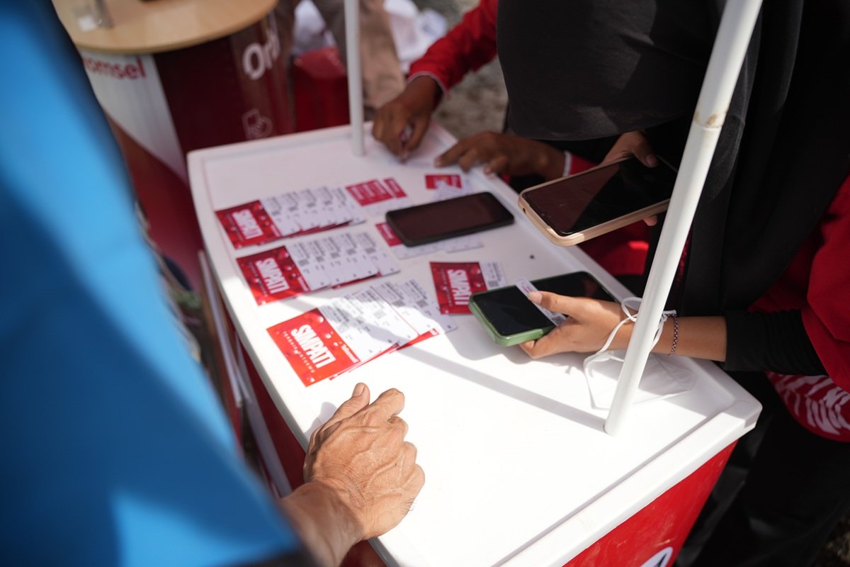 Telkomsel menghadirkan dukungan infrastruktur dan konektivitas yang terintegrasi di kawasan Hunian Sementara (Huntara) Aceh Tamiang. Inisiatif ini menegaskan komitmen Telkomsel dalam membantu pemulihan pascabencana di Aceh secara inklusif serta selaras dengan prinsip Environmental, Social, and Governance (ESG).