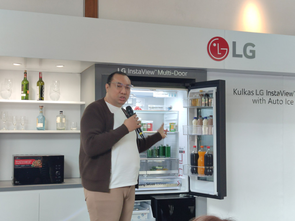 Sambut Ramadan, Kulkas LG InstaView Multi-Door Kini Dilengkapi Auto Ice Maker
