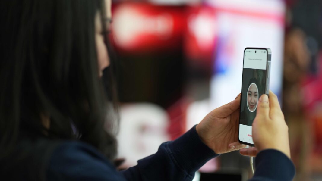 Dukung Program Semantik Komdigi, Telkomsel Terapkan Registrasi Biometrik