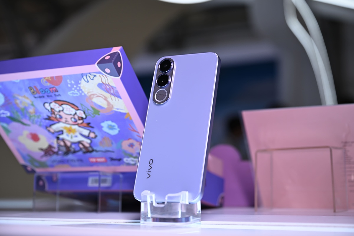 Varian warna Muse Purple pada vivo V 70 FE, hadir untuk kamu yang mencari smartphone dengan sentuhan anggun dan cantik
