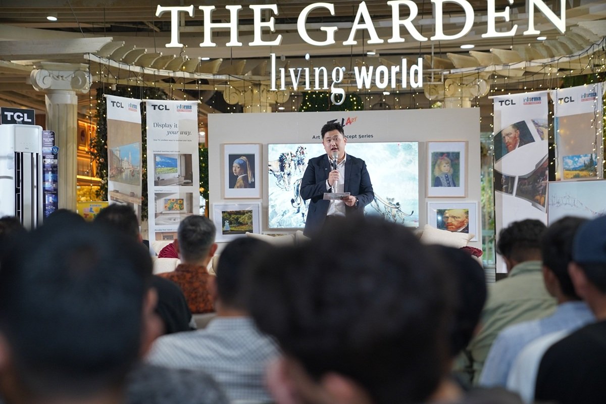 CEO TCL Indonesia, Evan Tang memberikan sambutan pembukaan pada acara peluncuran TCL A400 Pro NXT VISION TV, hasil kolaborasi dengan INFORMA Electronics, yang berlangsung di Living World Alam Sutera pada 9 April 2026.