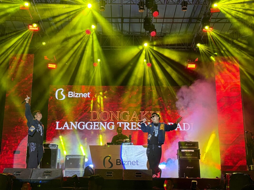 Penampilan Mr. Jono Joni di Biznet Festival Surabaya 2026 (2)