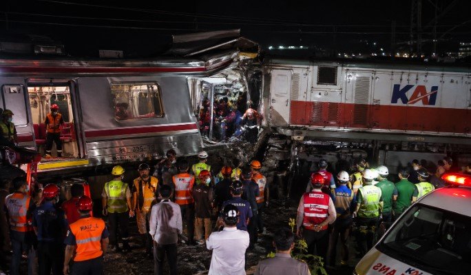 Insiden Tabrakan di Bekasi, Benarkah Mobil Listrik Rawan Mogok Saat Melintasi Rel Kereta Api?