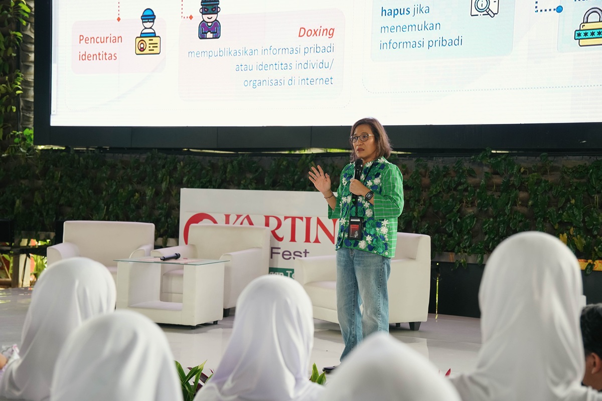OVP Cybersecurity Telkom Elysabeth Damayanti menjadi narasumber dalam agenda rangkaian Kartini BISA Fest.
