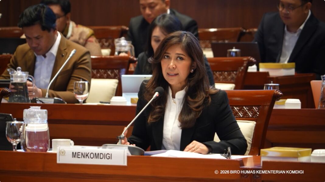 Menteri Komunikasi dan Digital Meutya Hafid dalam rapat kerja bersama Komisi I DPR RI di Gedung DPR RI, Senayan, Jakarta Pusat, Senin, 18 Mei 2026.