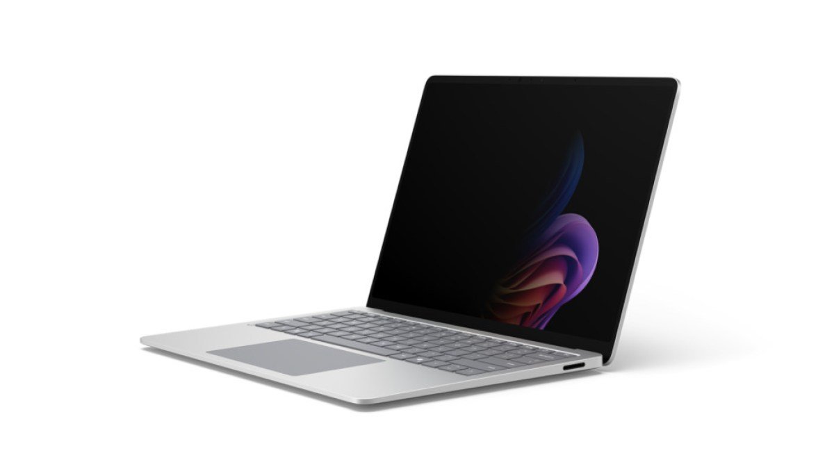 Microsoft Surface Laptop 8 2026