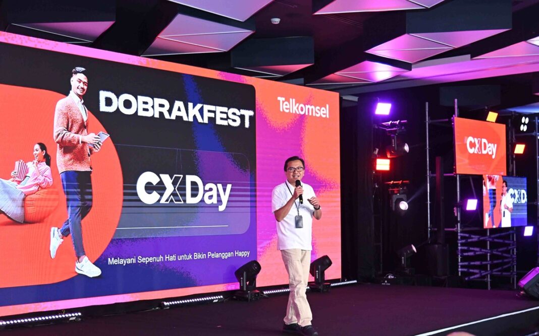Senior VP Customer Experience Management Telkomsel, Metra C. Utama, menyatakan, “Telkomsel terus memperkuat fondasi layanan agar benar-benar berpusat pada pelanggan.” Prinsip ini diterapkan secara menyeluruh, mulai dari desain layanan, perbaikan proses, hingga pemanfaatan teknologi dalam memastikan Customer Experience yang lebih sederhana, responsif, dan konsisten di setiap titik interaksi.