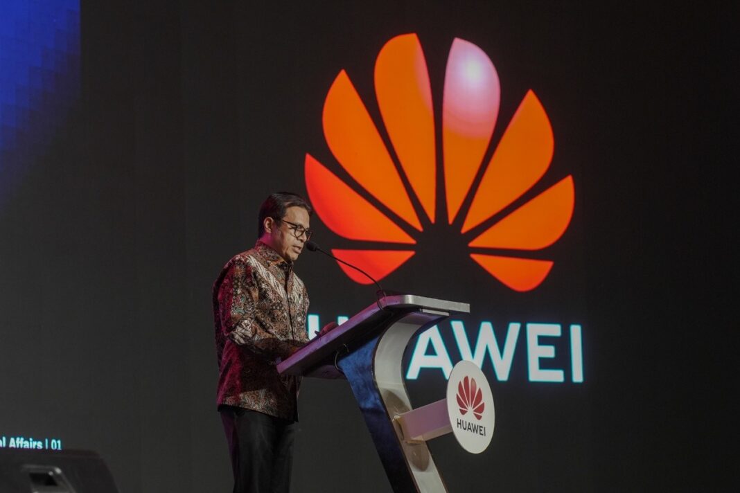 Wakil Menteri Komdigi Nezar Patria di Huawei Indonesia Partner Summit 2026