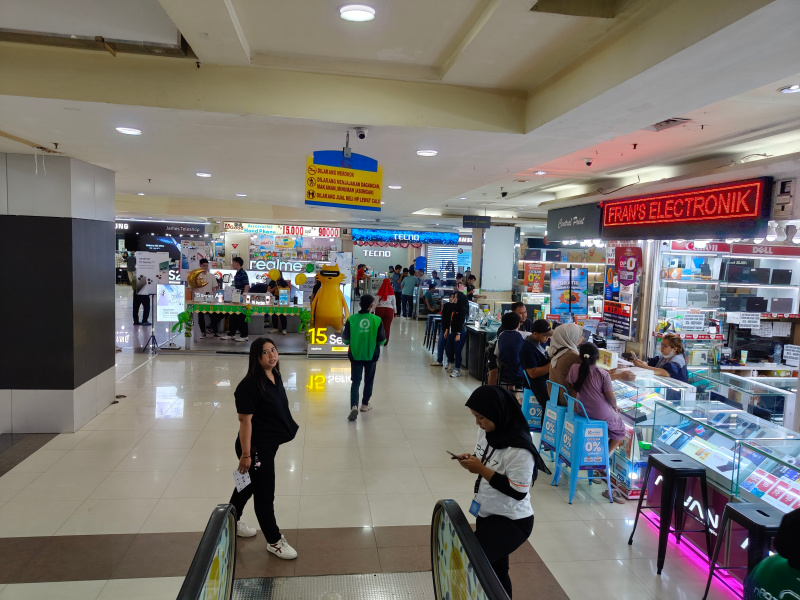 Rupiah Melemah, Harga HP di ITC Roxy Mas Cukup Stabil