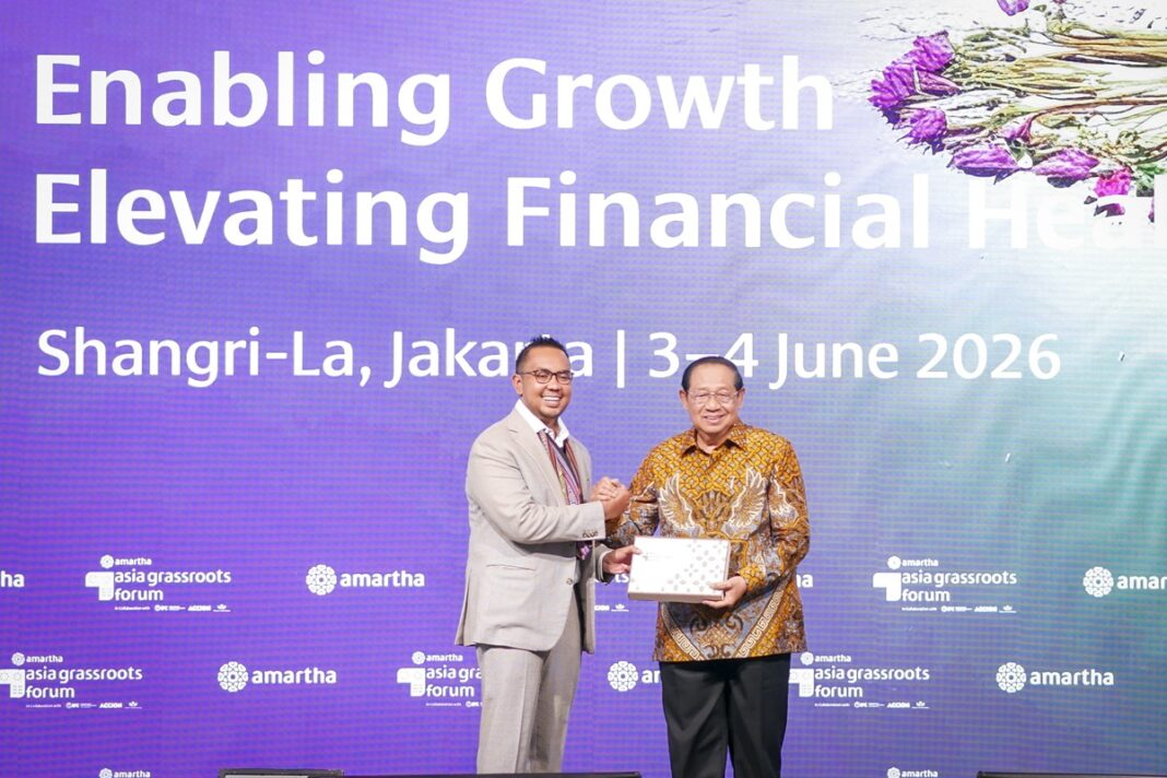 Andi Taufan Garuda Putra, Founder dan CEO Amartha Financial bersama Presiden ke-6 Republik Indonesia, Susilo Bambang Yudhoyono pada Perhelatan The 2026 Asia Grassroots Forum